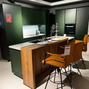 Contur moderne Landhausküche Waldgrün